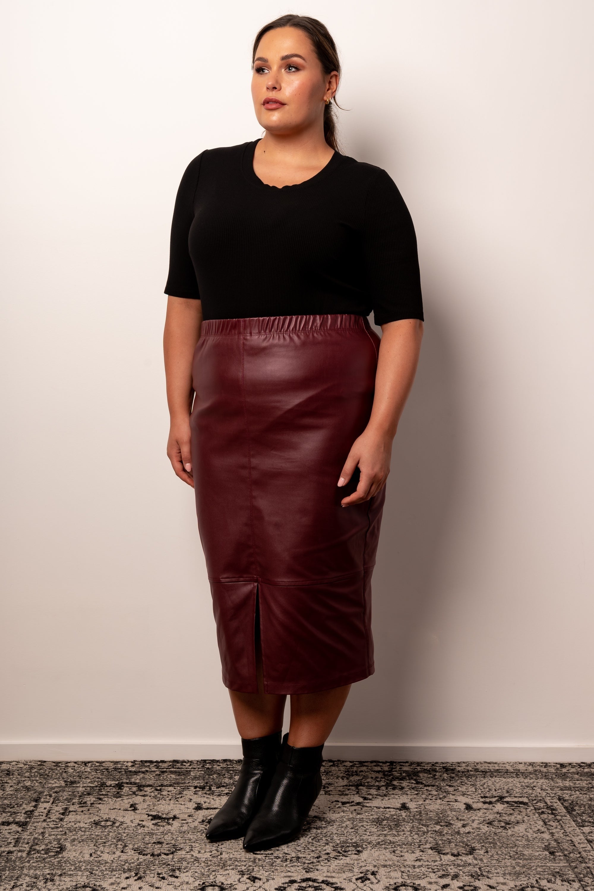 Shop Faux Leather Slit Pencil Skirt for Women from latest collection at  Forever 21  331486